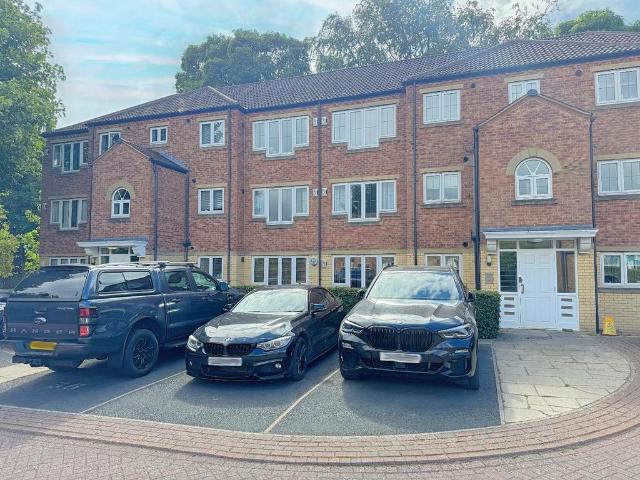 Flat for sale in Pudsey, West Yorkshire