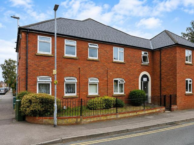 Flat for sale in Hythe, Fordham Heath