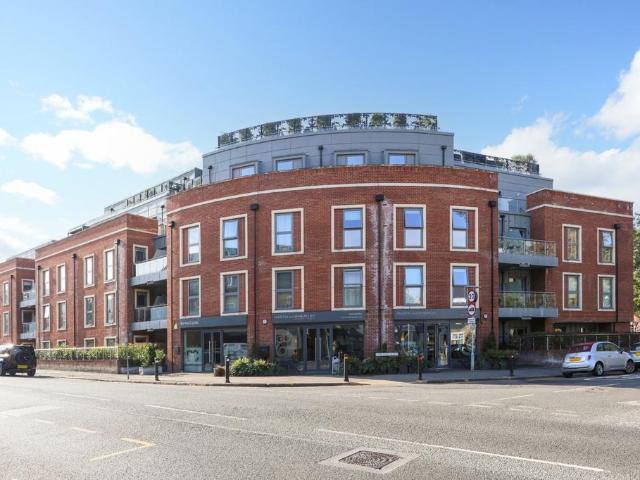 Flat for sale in Weybridge, Elmbridge