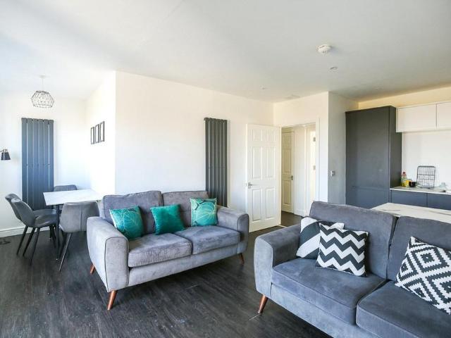 Flat for sale in Feckenham, City Of Bristol