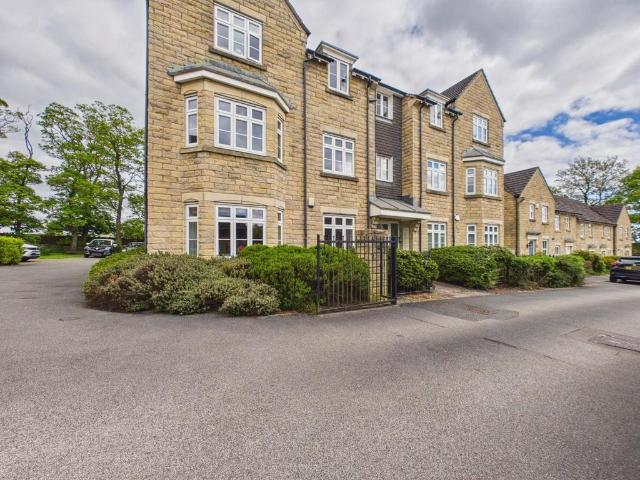 Flat for sale in Bingley, West Yorkshire