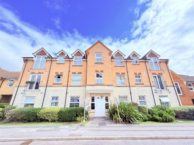 Flat for sale in Hill Park, Fareham