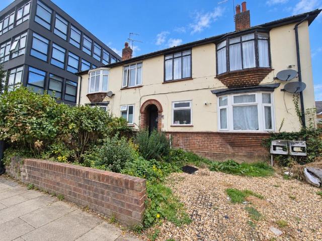 Flat for sale in Bury Park, Luton