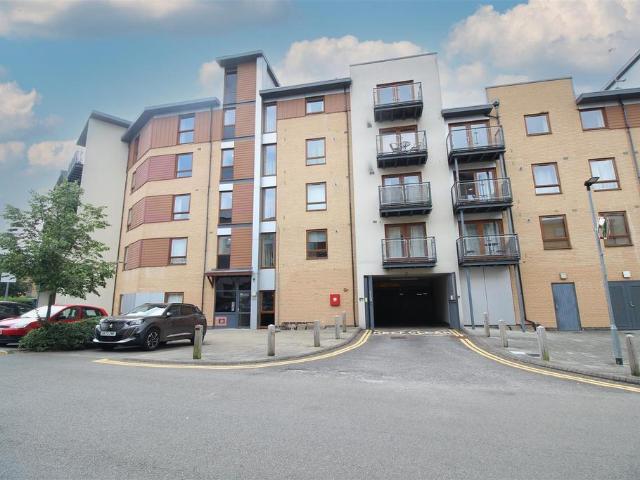 Flat for sale in Three Bridges, Glynde