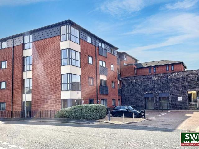 Flat for sale in Springfield, Wolverhampton