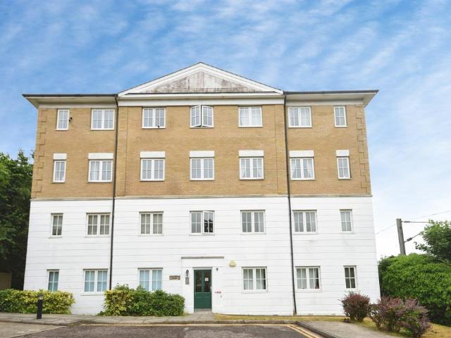Flat for sale in Bocking, Chipping Hill