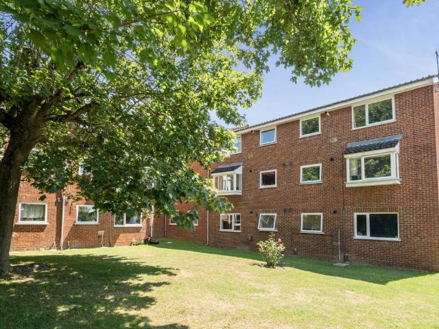 Flat for sale in Ickenham, Greater London