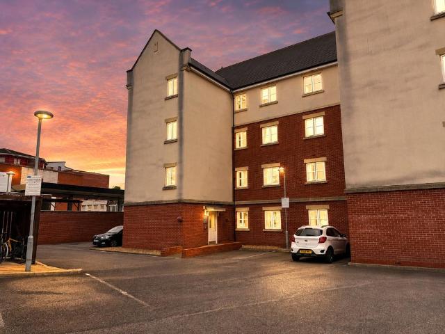 Flat for sale in Elmfield, Leicestershire