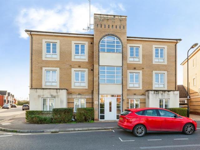 Flat for sale in Slough