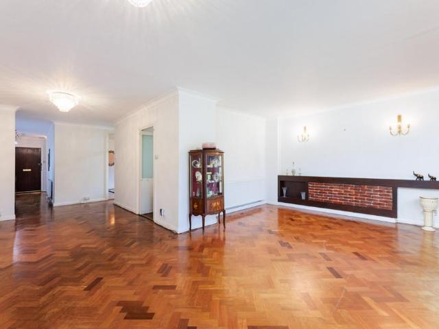 Flat for sale in Putney, Greater London