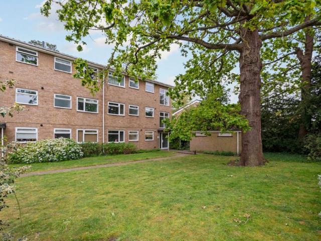Flat for sale in Ashley Park, Surrey