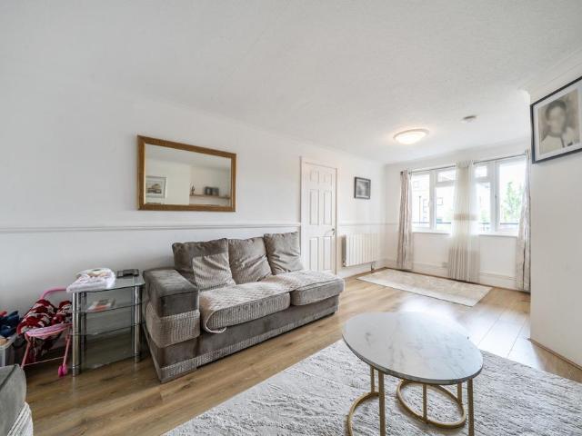 Flat for sale in Blendon, Greater London