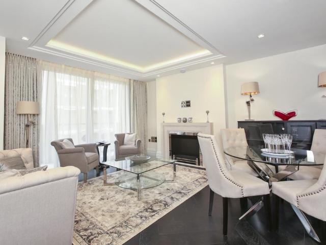 Flat for sale in St Clement Danes, Greater London