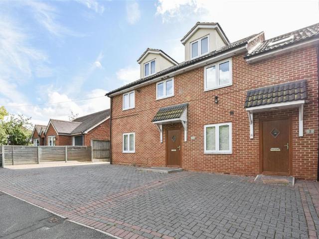 Flat for sale in Blackmore, Hook End and Wyatts Green, Navestock Side
