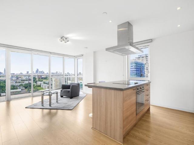 Flat for sale in Poplar Grove, Greater London