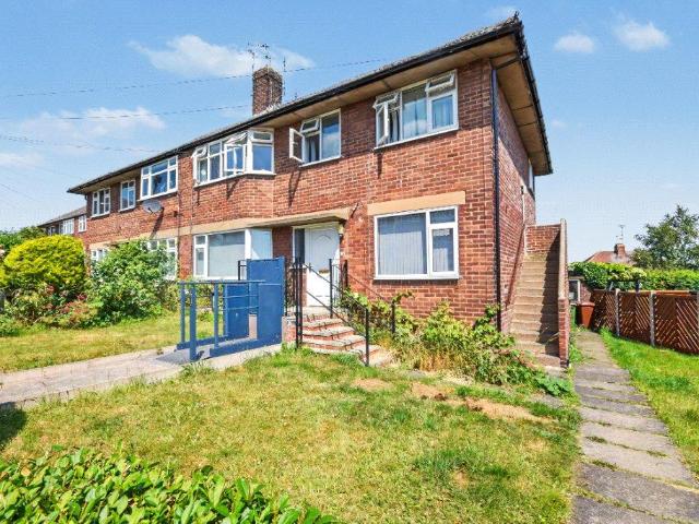 Flat for sale in Wrenthorpe, West Yorkshire