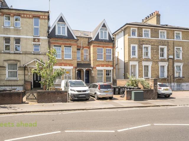 Flat for sale in London Borough of Croydon, Greater London