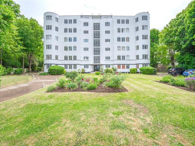Flat for sale in Muswell Hill, Greater London