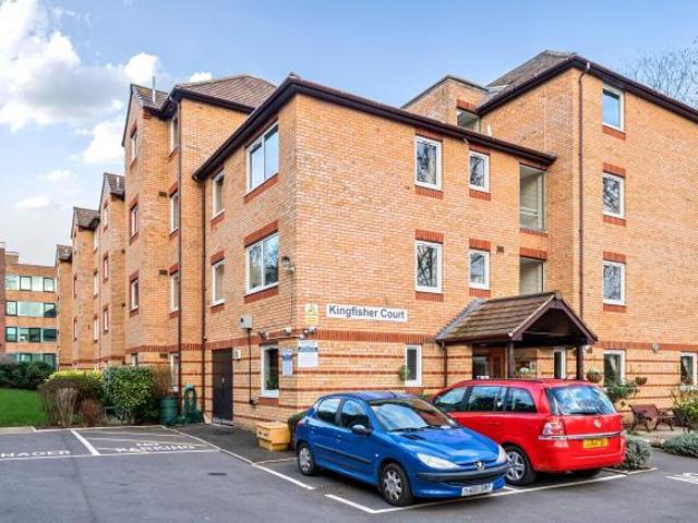 Flat for sale in Surbiton, Greater London