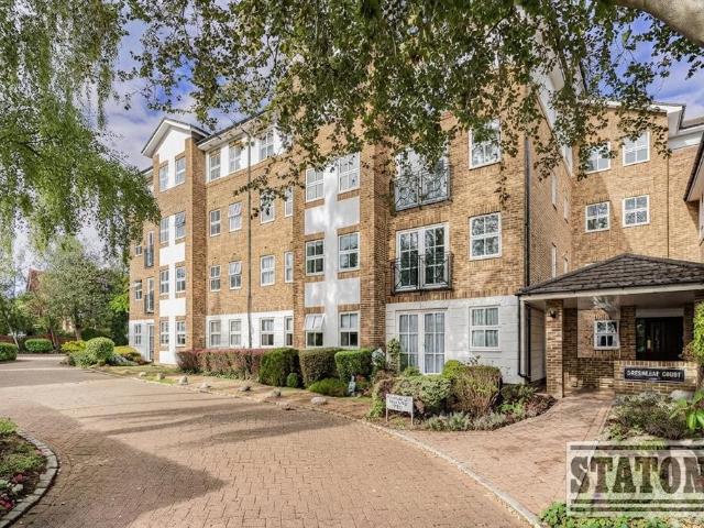 Flat for sale in Oakleigh Park, Greater London