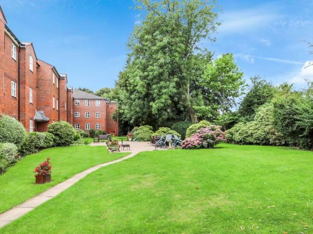 Flat for sale in Walsall, The Chuckery