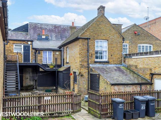 Flat for sale in Broxbourne, Hertfordshire