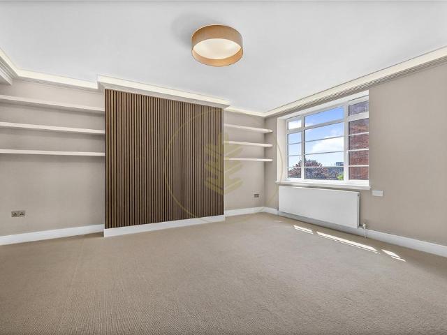 Flat for sale in Belsize Park, Greater London
