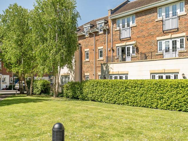 Flat for sale in Horsham, West Sussex