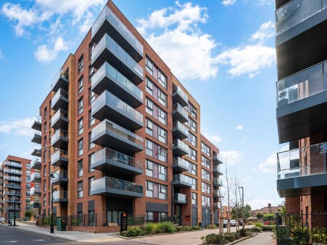 Flat for sale in London Borough of Ealing, Hanwell