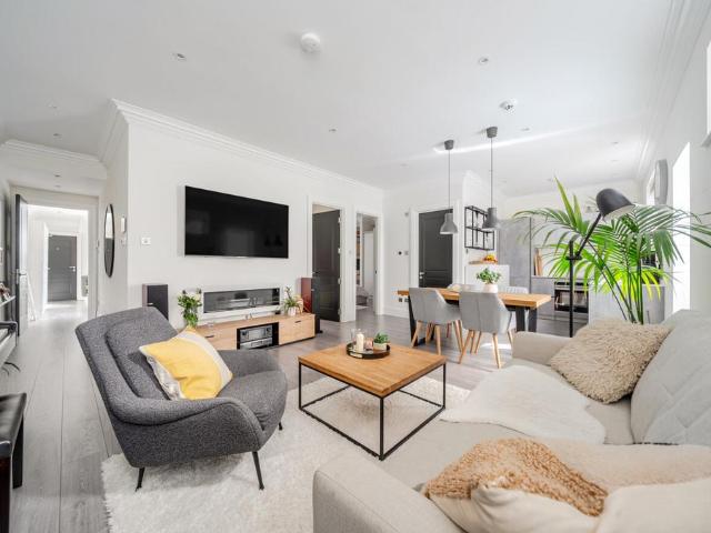 Flat for sale in London Borough of Bromley, Greater London