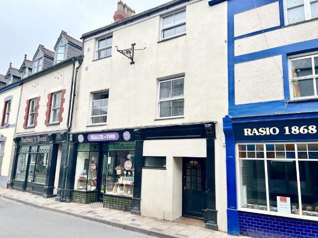 Flat for sale in Trofarth, Wales