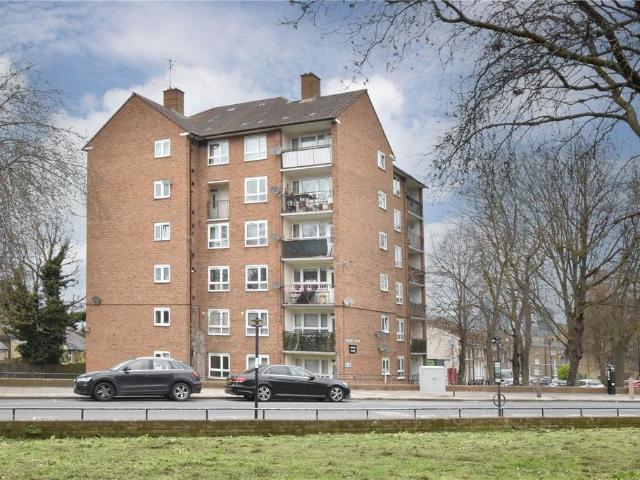 Flat for sale in Greenwich Town Centre, Greater London