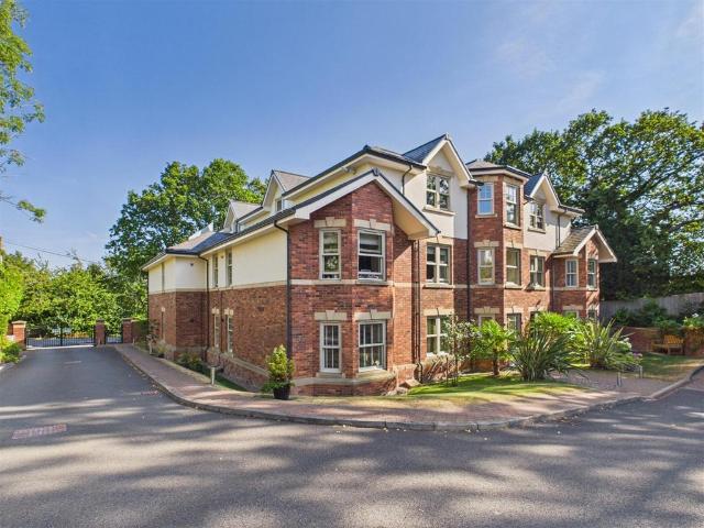 Flat for sale in Dore, South Yorkshire