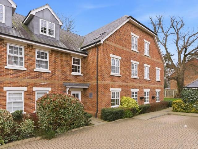 Flat for sale in Napsbury Park, Five Acres