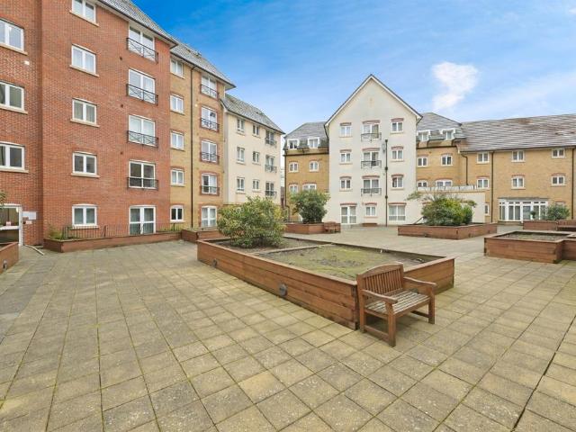 Flat for sale in Semilong, Northampton