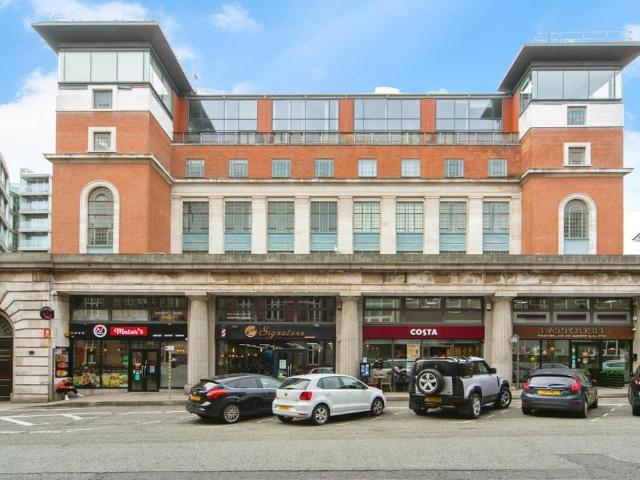 Flat for sale in Calderstones