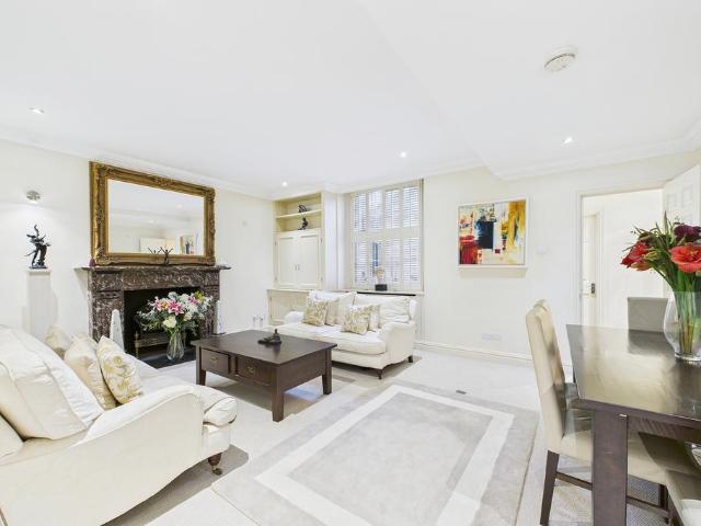 Flat for sale in Pimlico, Greater London
