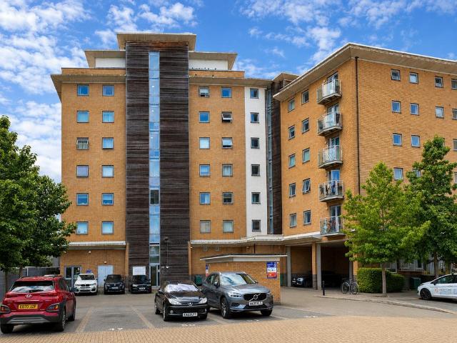 Flat for sale in Hythe, Fordham Heath