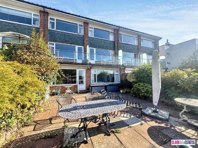 Flat for sale in Topsham, Exeter
