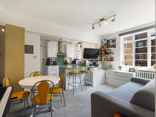 Flat for sale in Brook Green, Greater London