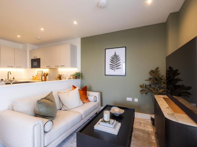 Flat for sale in London Borough of Lewisham, Ladywell