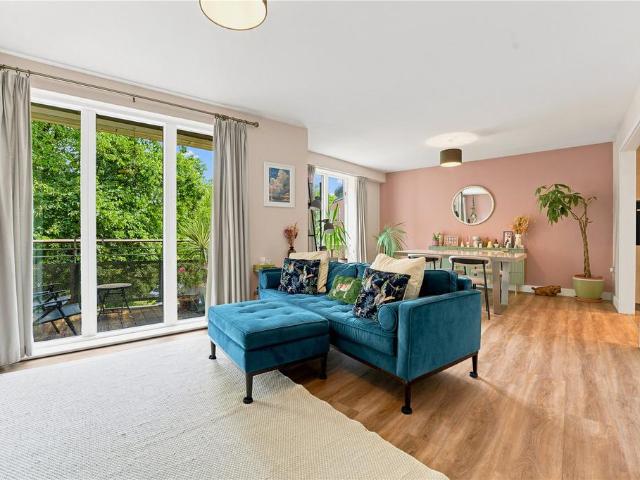Flat for sale in Feckenham, City Of Bristol