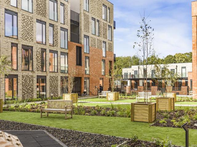 Flat for sale in St Albans, Five Acres