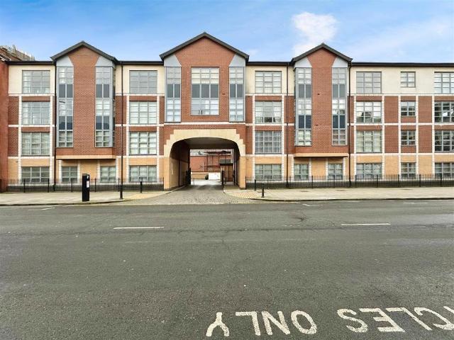 Flat for sale in Old Town, Hull