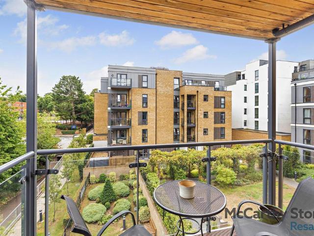 Flat for sale in Hertford, Colliers End