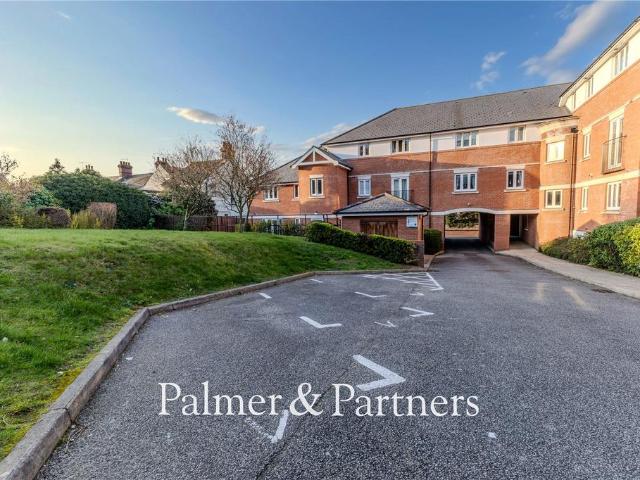 Flat for sale in Maidenhall, Key Street