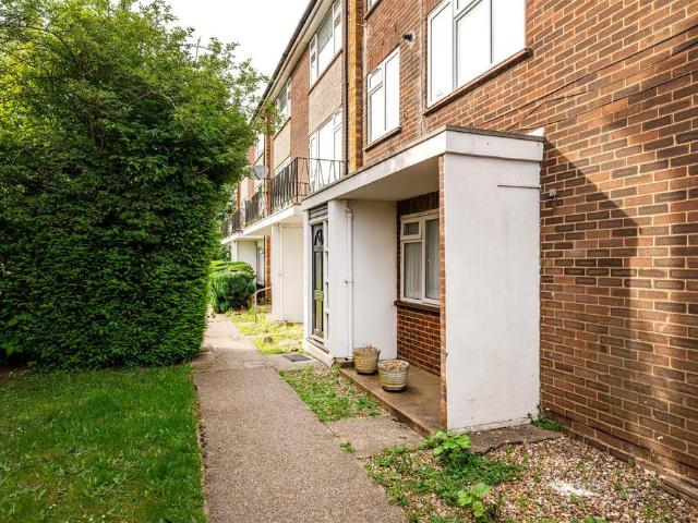 Flat for sale in Daws Hill, Cressex
