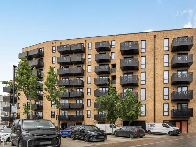 Flat for sale in London Borough of Ealing, Hanwell