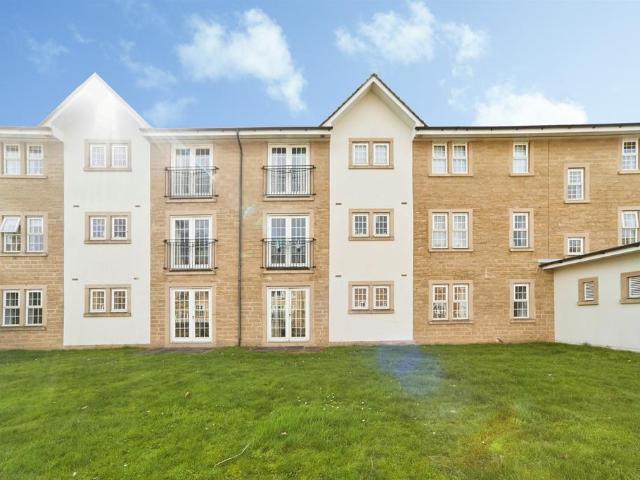 Flat for sale in Tranmere Park, West Yorkshire