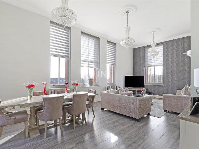 Flat for sale in Fairlop, Greater London